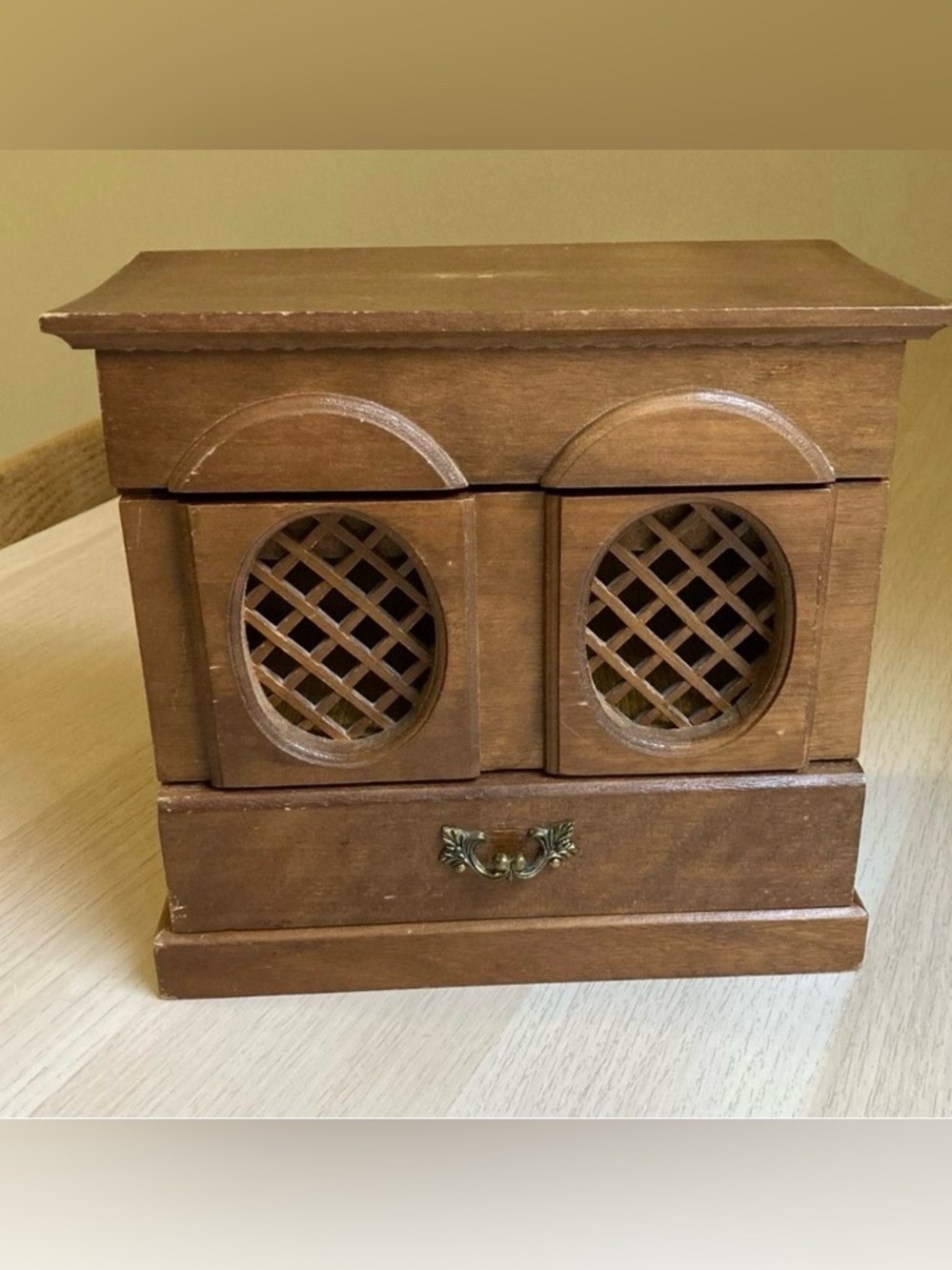 Vintage Brown Wooden Musical Jewelry Chest with Lattice Doors, One Drawer Box - Picture 4 of 17
